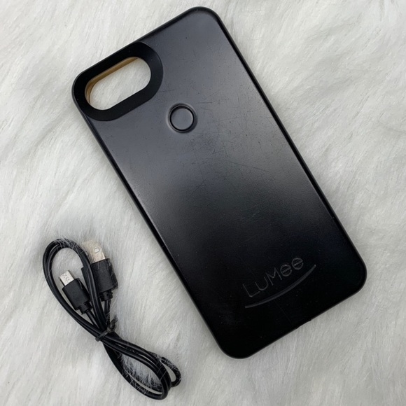 Lumee Black Ring Light IPhone 7/8+ Case - Picture 2 of 4